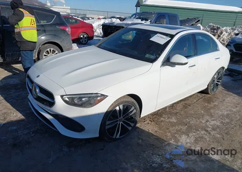 2022 Mercedes-Benz C 300 4Matic z USA, uszkodzony, nr VIN W1KAF4HB1NR034005